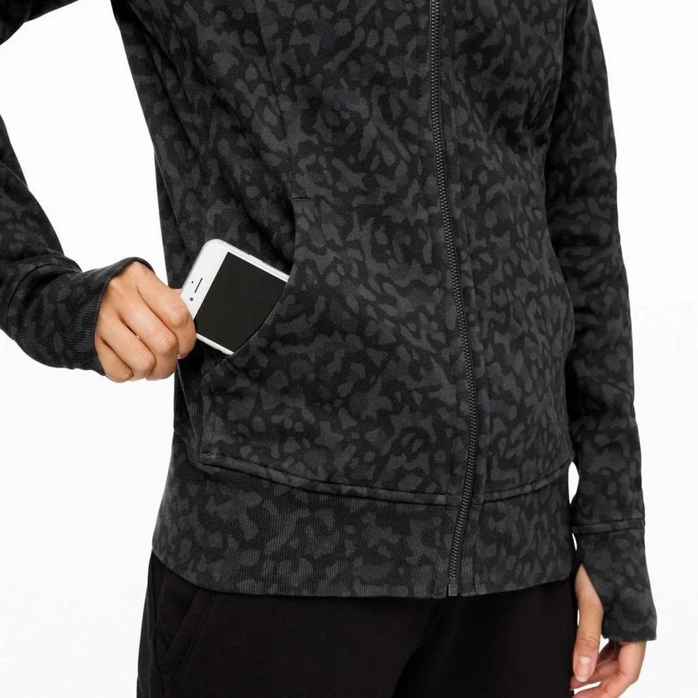 Lululemon Athletica Womens Scuba Hooded Zip Up Jacket - Black/Gray Leopard Print - Picture 3 of 11